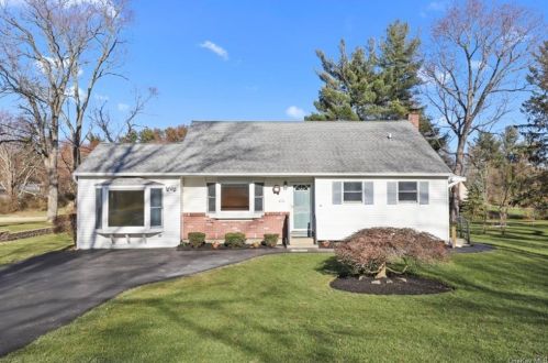 2810 Hedge St, Yorktown Hgts NY  10598-3039 exterior