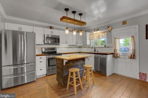 47 Cleversburg Rd, Lees Cross Roads PA  17257-9410 exterior