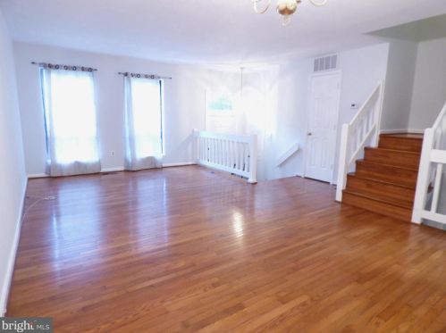 6634 Westbury Oaks Ct, Springfield VA  22152-2518 exterior
