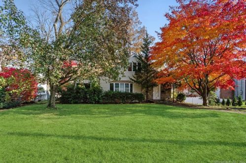 35 Fara Dr, Stamford, CT 06905-3216