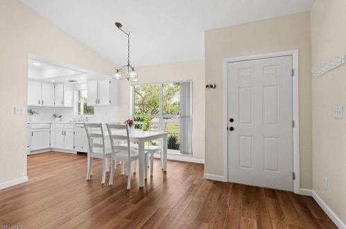 6023 Hollow Dr, Naples, FL 34112-2923