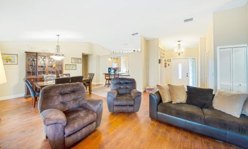 226 Parkwood Dr, West Palm Beach, FL 33411-8201