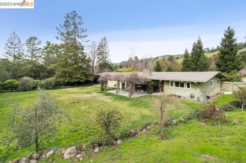 8 Rae Dr, Orinda CA  94563-4360 exterior