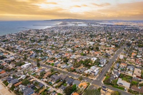 4438 Pescadero Ave, San Diego CA 92107-3629 exterior