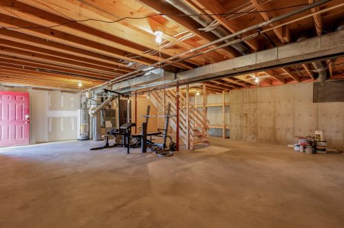 8526 Woodcreek Dr, Florence KY  41042-8237 exterior