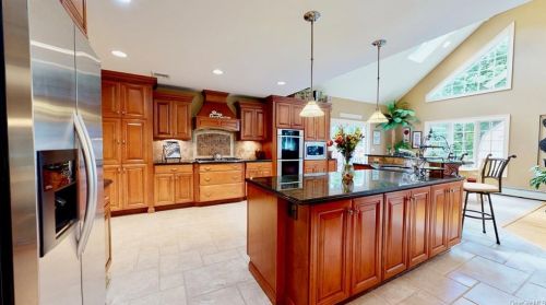 10 Hazelwood Rd, Sloatsburg, NY 10974-1310
