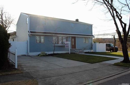 129 Thomas Ave, Bethpage NY  11714-1710 exterior