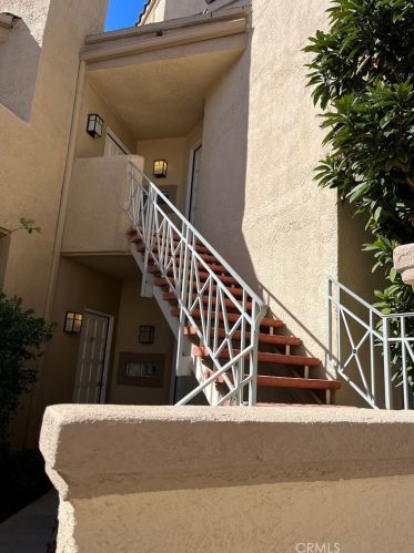 23633 Del Monte Dr, Santa Clarita, CA 91355-3387
