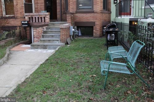 1102 Euclid St, Washington DC 20009-5328 exterior