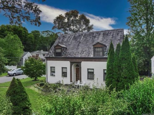 65 Ridgeway, White Plains, NY 10605-3706
