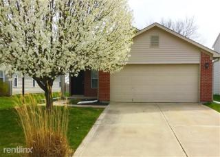633 Locust Grove Ln, Greenwood IN  46143-7201 exterior