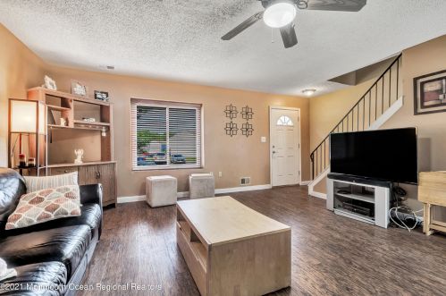 49 Creek Rd, Bricktown, NJ 08724-3307