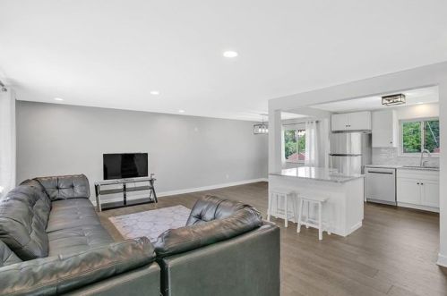 401 Macbeth Dr, Pittsburgh, PA 15235-4609