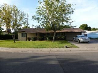 125 Lindley Dr, Sacramento, CA 95815-1019