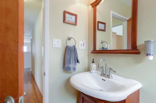 271 Goodwin Dr, San Bruno CA  94066-1660 exterior