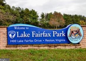 2308 Whitetail Ct, Herndon VA  20191-3018 exterior