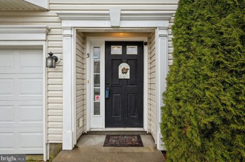5 Nicole Ct, West Deptford, NJ 08096-5506