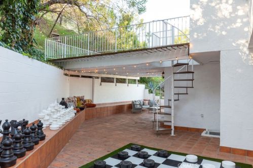 4501 Grimes Pl, Van Nuys CA  91316-4366 exterior