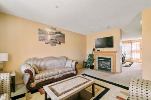 574 Huset Pkwy, Minneapolis, MN 55421-5030