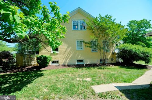 21 Loudoun St, Lovettsville VA  20180-8513 exterior