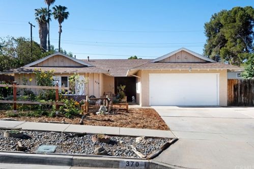 370 Glenhill Dr, Riverside, CA 92507-3135