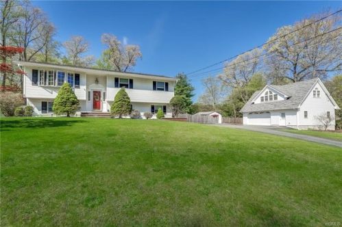 3 Adams Ln, Airmont, NY 10901-7114