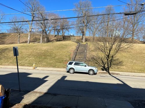 816 Adelaide St, Pittsburgh, PA 15219-5023