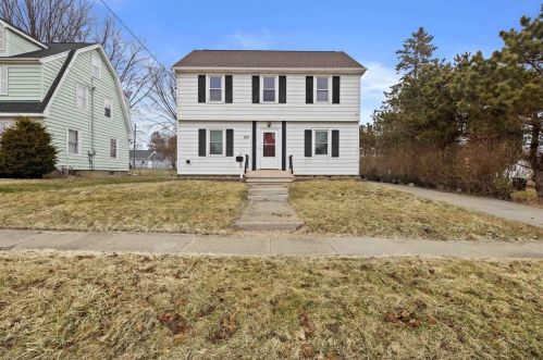 122 Burchard St, Beaver Dam, WI 53916-1804