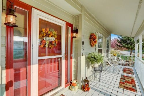 1034 Wellington Way, Chenequa, WI 53029-2706
