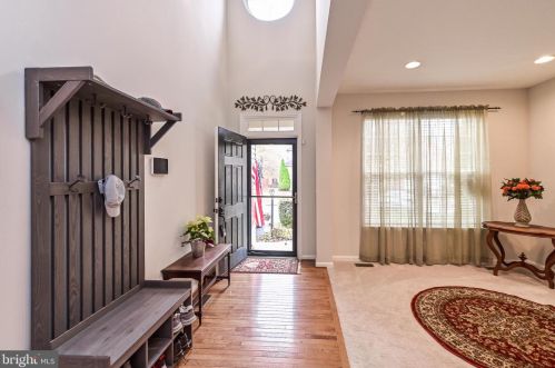 1746 Ann Scarlet Ct, Woodbridge VA  22191-3992 exterior