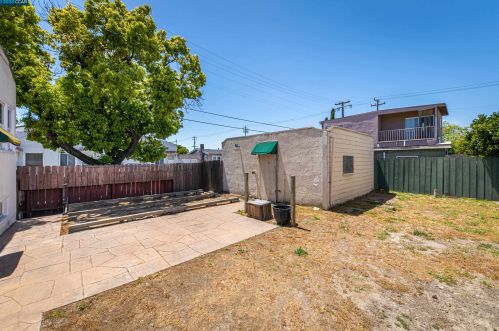 1301 60 Ave, Oakland CA 94621-3912 exterior