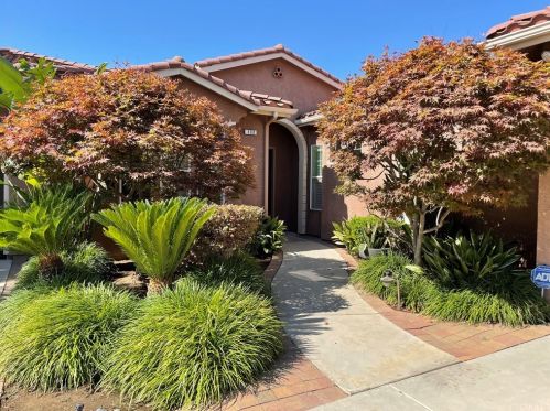 132 Omaha Ave, Clovis, CA 93619-7616