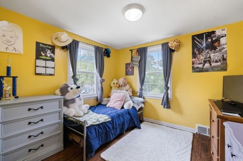 236 Maryland Dr, Glenshaw PA  15116-1724 exterior