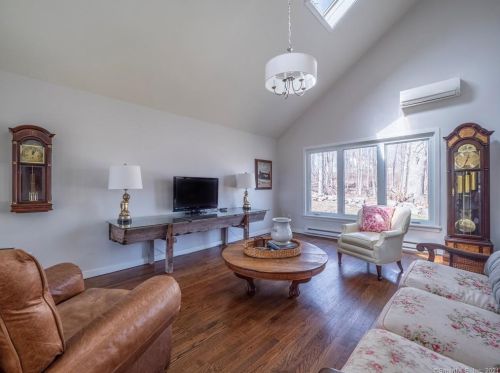 283 Mamanasco Rd, Ridgefield CT  06877-1718 exterior