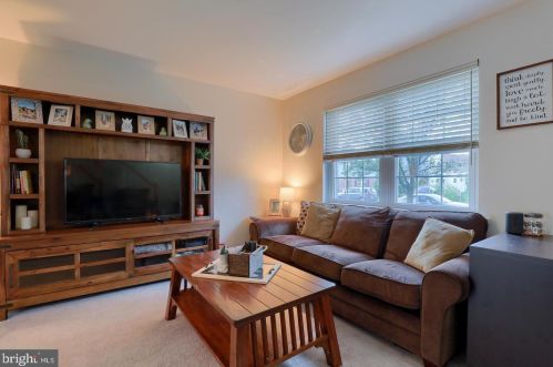 302 Dohner Dr, Lancaster PA  17602-1147 exterior