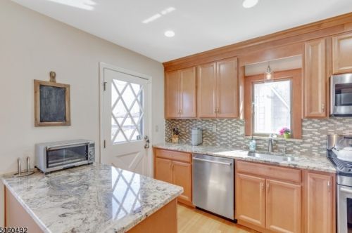 56 Lynwood Rd, Verona NJ  07044-1717 exterior