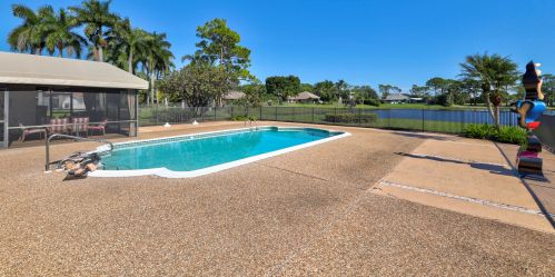 5215 Estates Dr, Delray Beach FL  33445-4385 exterior