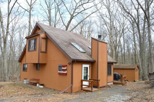 172 Lower Lakeview Dr, Hawley, PA 18428-4041