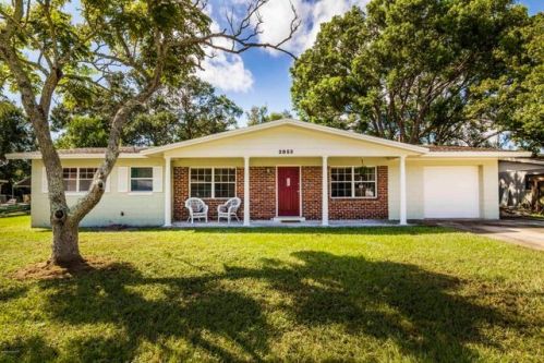 2853 Winstead Dr, Titusville, FL 32796-1961