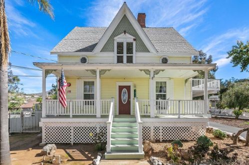 1417 Tavern Rd, Alpine, CA 91901-3823