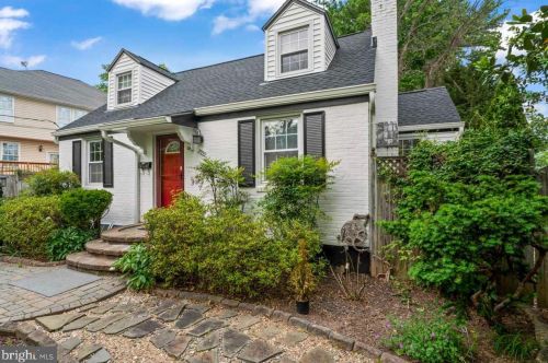 2935 Tripps Run Rd, Falls Church, VA 22042-2148