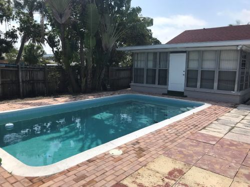 427 42nd St, West Palm Beach, FL 33407-3807