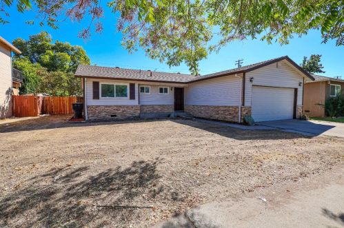 1322 Carver Rd, Modesto, CA 95350-4738