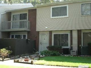 220 Springmeadow Dr, Holbrook, NY 11741-4138