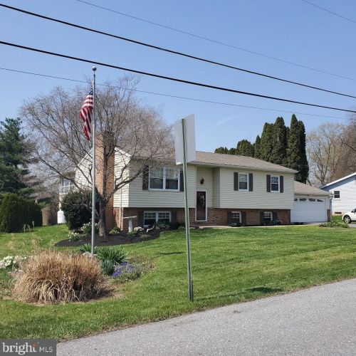 667 Locust St, Hummelstown, PA 17036-8942