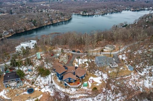 163 Hillcrest Dr, Parsippany NJ  07834-1413 exterior