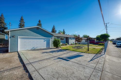 3730 Kentucky Ave, Riverbank, CA 95367-2912