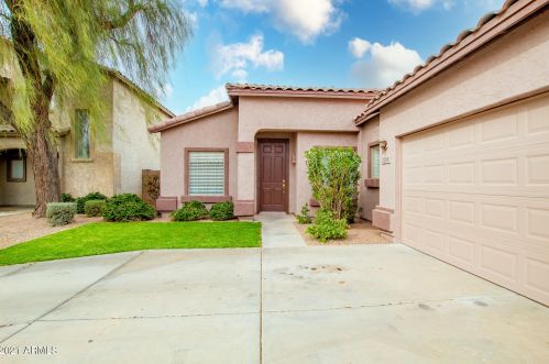 2586 Riviera Dr, Chandler, AZ 85249-4809