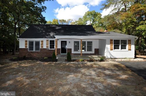 61 Red Oak Dr, Southampton, NJ 08088-8525