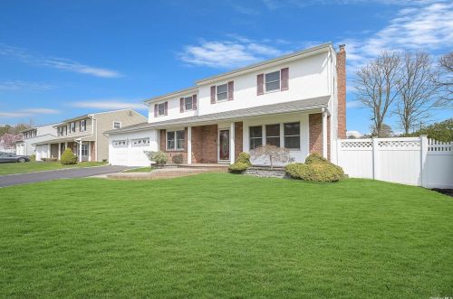 43 Flintridge Dr, Holbrook, NY 11741-2805